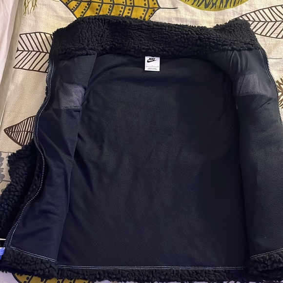 Women’s Nike Sherpa Vest - Picture 3 of 7